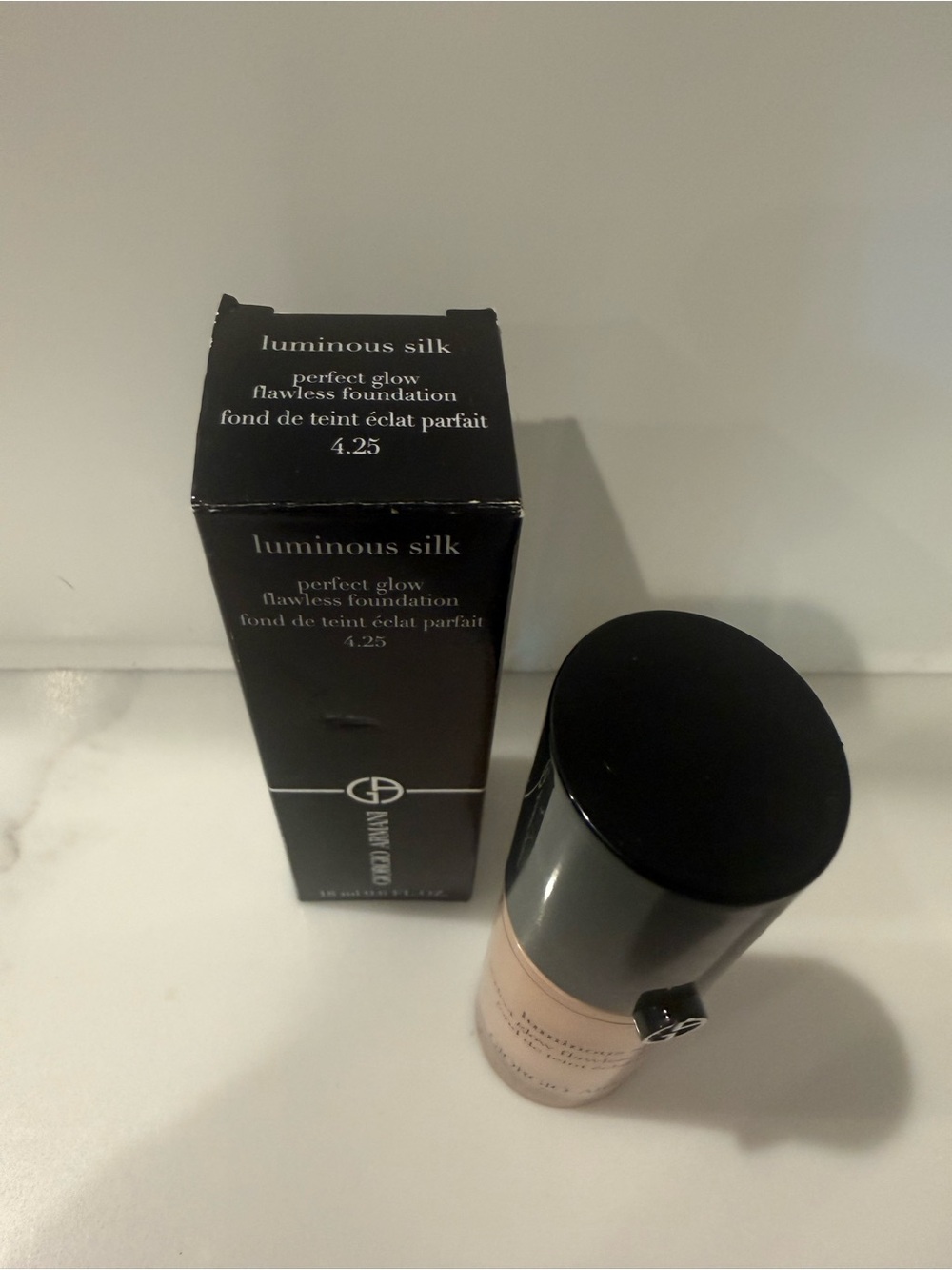 New Giorgio Armani Luminous Silk Foundation - 4.25 - Picture 4 of 8